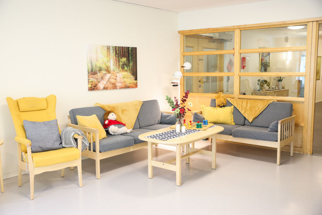 När man sitter i dagrummet ser man hela korridoren och
får bra kontakt med personalen.