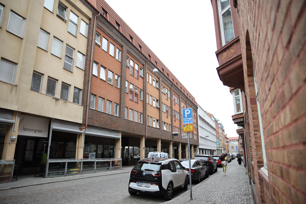 Boendet har nära till både stadens puls och lugnet i Kungsparken.