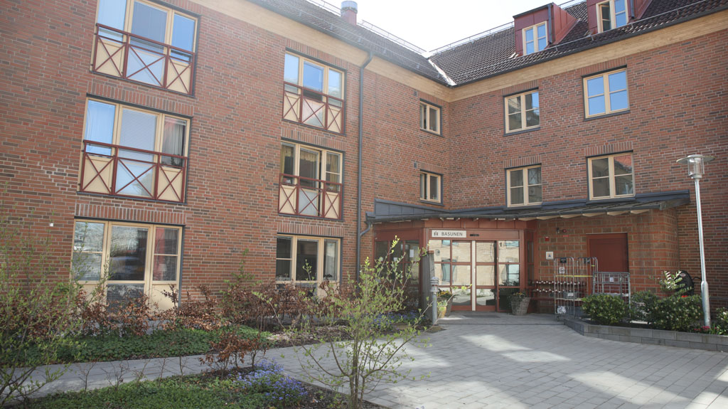 Från de franska balkongerna har alla våningar insyn till gården.