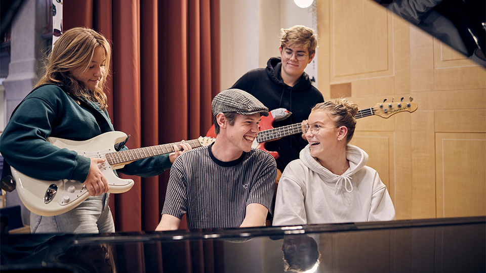 Ensembleelever musicerar.