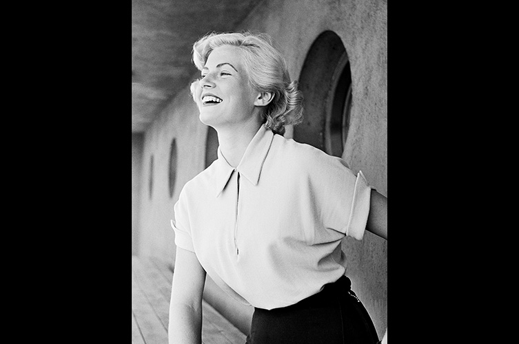 Anita Ekberg som modell för Malmö Mekaniska trikåfabrik (MMT). 