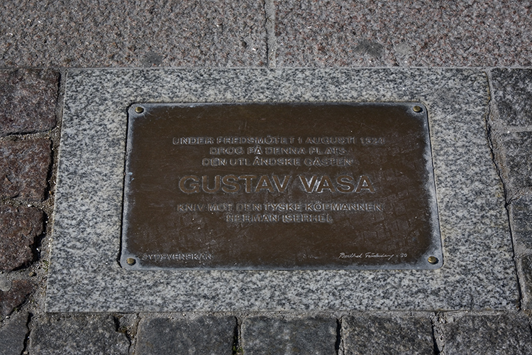 Minnesplakett vid
Stortorget om Gustav Wasas knivslagsmål 1524. Foto: Torbjörn Andersson / Malmö
Museer.
