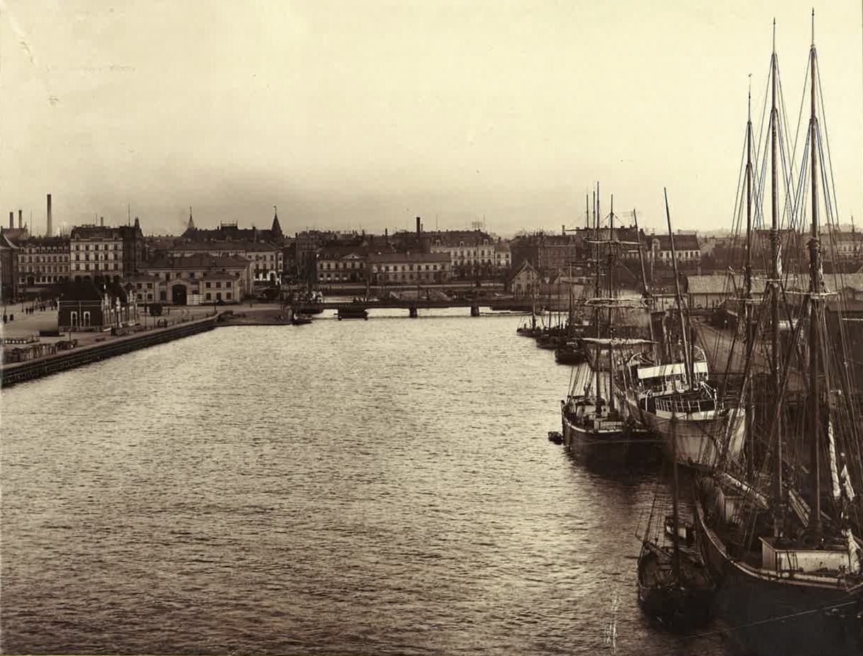 Inre hamnen som den nästan ser ut även idag, med Skeppsbron till vänster och Hjälmarekajen till höger. 