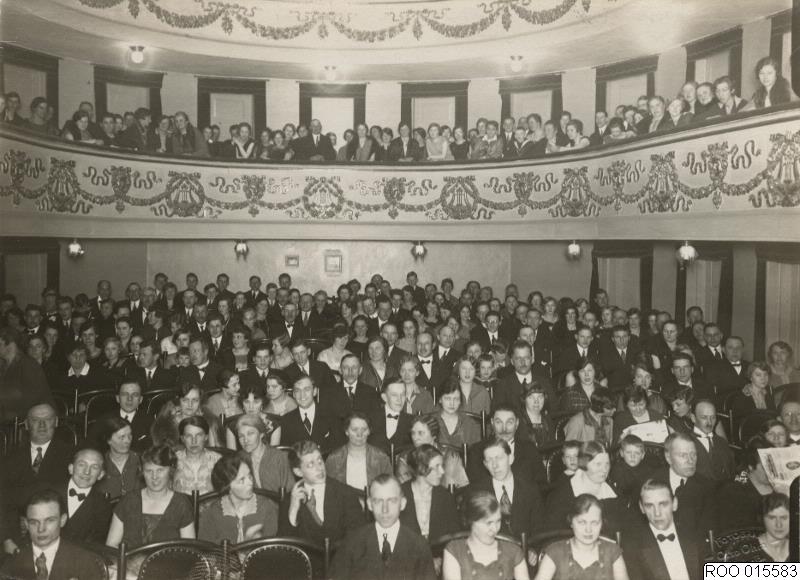 Förväntansfull teaterpublik
1930.  Foto: Otto Ohm / Malmö museum