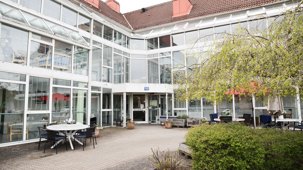 Från våra inglasade loftgångar ser man ut över områdets omgivningar.