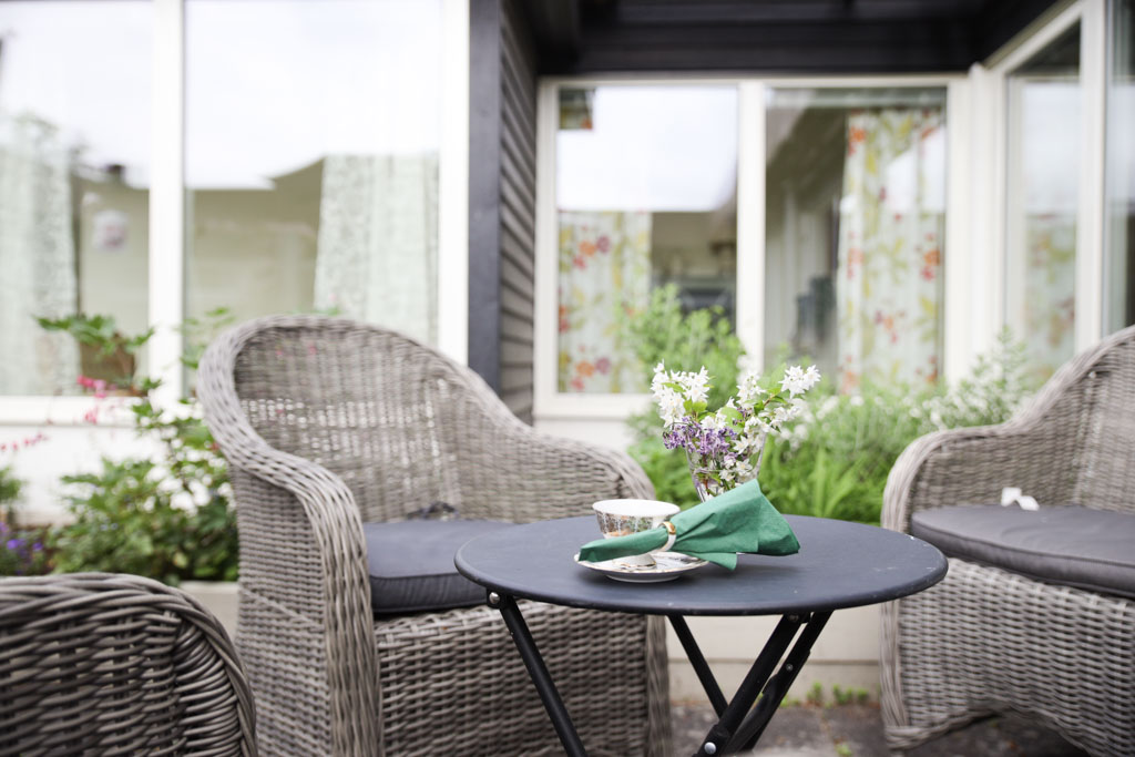 I hörnan i trädgården är det nästan alltid vindstilla och
lugnt.