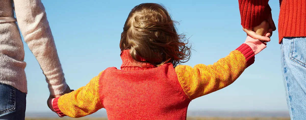 Familjerättens uppgift är att stödja barn och föräldrar i familjerättsliga frågor.