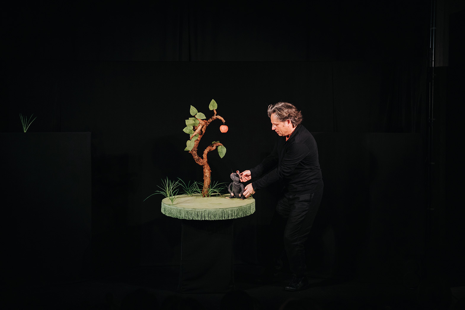 Föreställningen heter Musen och äpplet, och visas för Malmös förskolor under hösten.