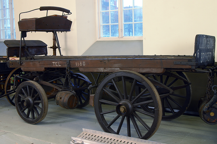 Bryggarevagn från J. Jönssons bryggeri tillverkad på 1890-talet. Vagnen
skänktes till Malmö Museer 1930 och har varit utställd i Vagnsmuseet på
Drottningtorget. Den användes även vid museets årliga ”vagnparad”. Foto: Johanna Rylander / Malmö museum.