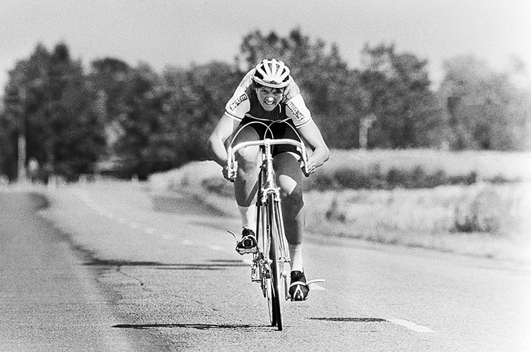 Under sin cykelkarriär blev Elisabeth Höglund svensk mästare 5 gånger. Fotot visar SM i Åhus 1975. Foto: Bildbyrån, okänd fotograf.