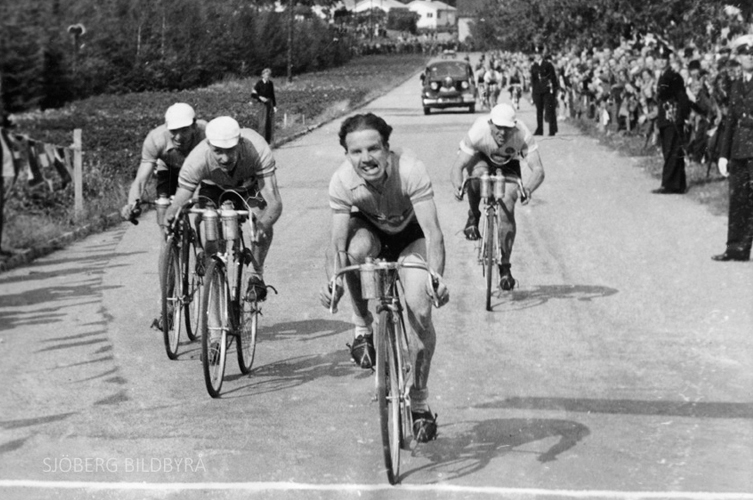 Sven ”Svängis” Johansson-  Under sin karriär vann Svängis flera SM-guld och andra stora nationella tävlingar. Han deltog även vid de Olympiska spelen i Berlin 1936. Foto: Saxon & Lindström Collin / Sjöberg Bildbyrå.