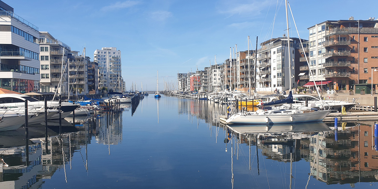 Båtar liggande i Dockan i Malmö.