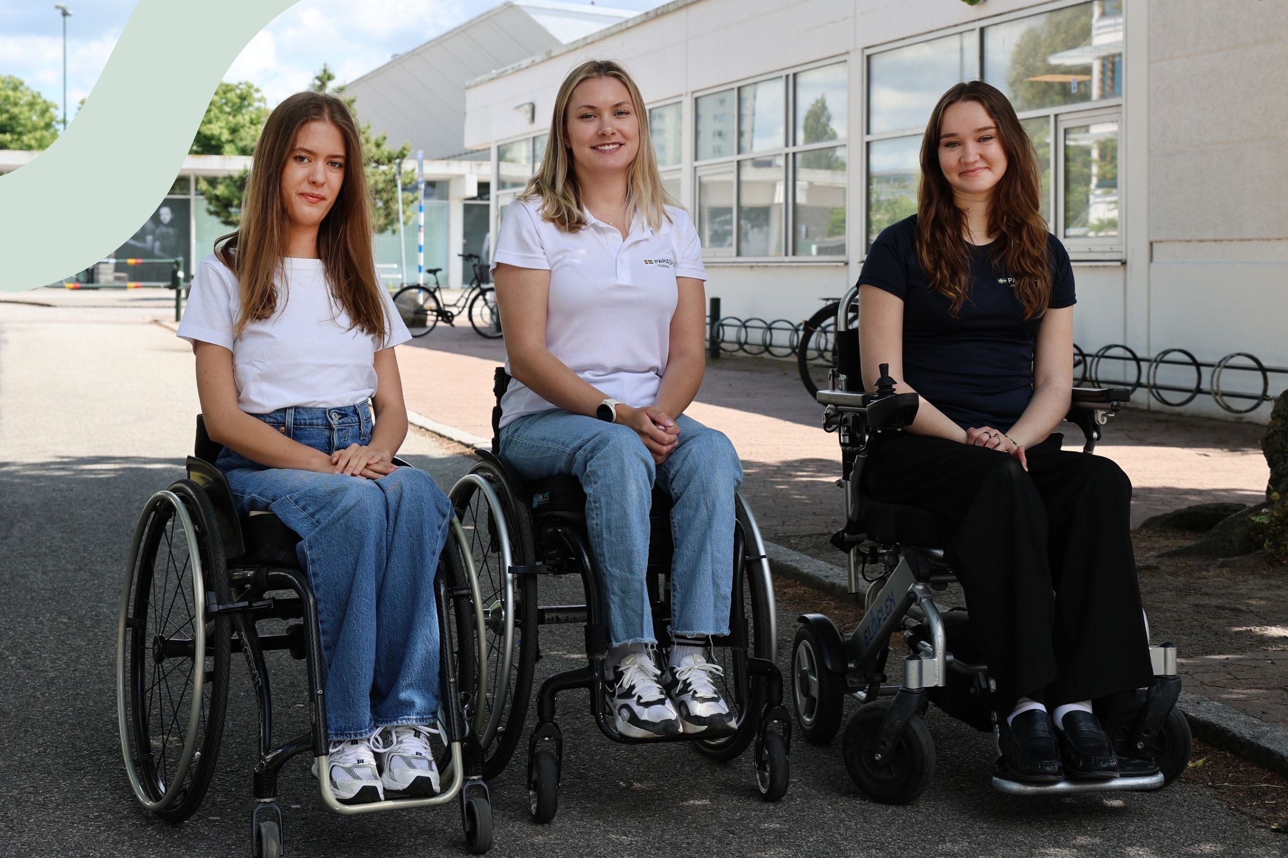 Tre parasportguider på stadionområdet.