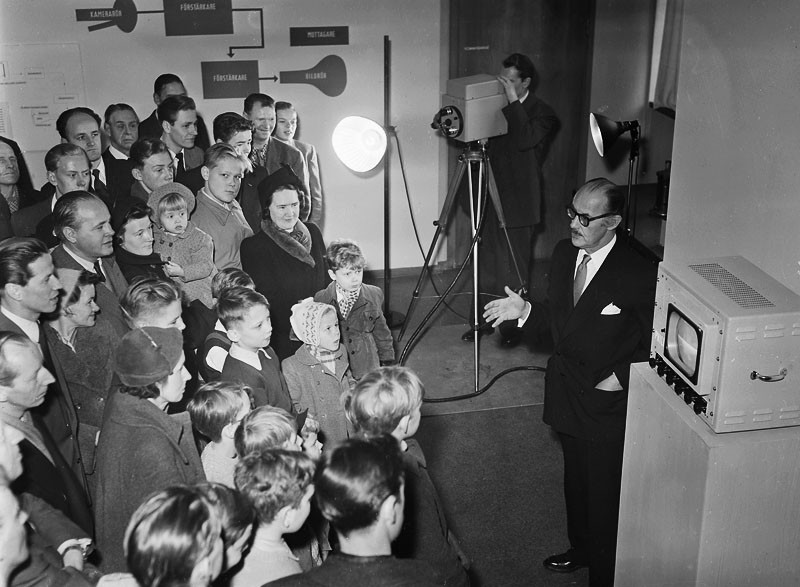 Philips demonstrerar television på Tekniska museet i Stockholm, november 1952. John Kjellström -Stockholms Stadsmuseum