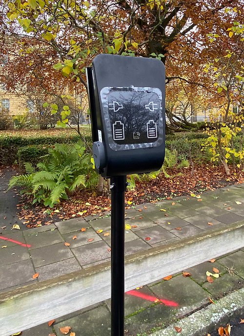 Så här ser en laddstolpe ut är den är klar att använda