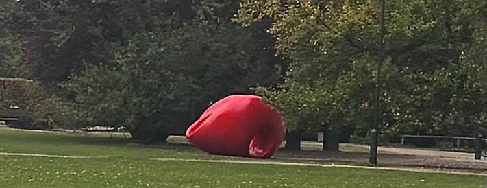 Den röda skulpturen 