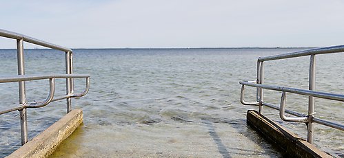 Den tillgänglighetsanpassade rampen vid Ribersborgsstranden. 