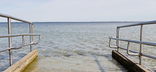 Den tillgänglighetsanpassade rampen vid Ribersborgsstranden. 