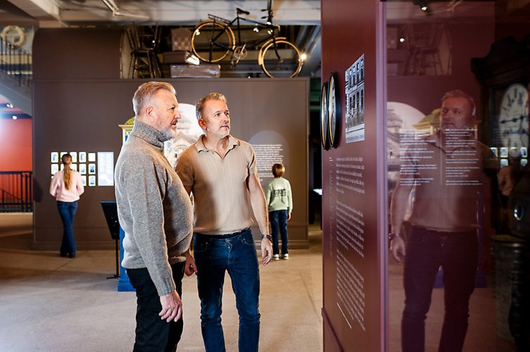 Det finns en hel del texter att läsa om utställningen, både om föremålen och om Malmös historia.