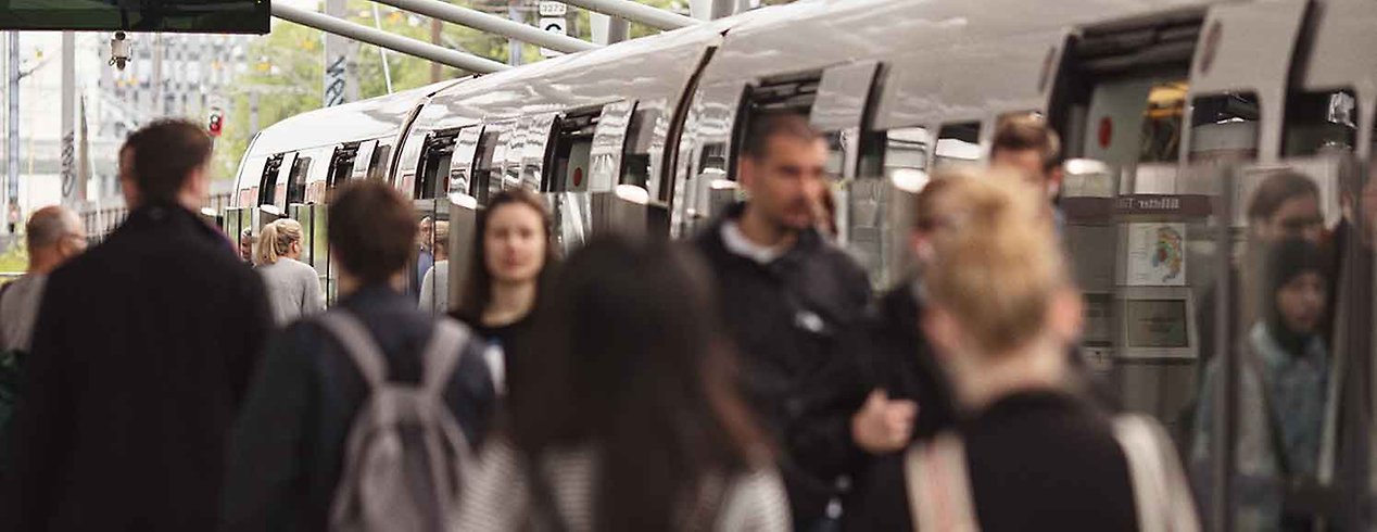 Vanløse station i Köpenhamn full med resenärer