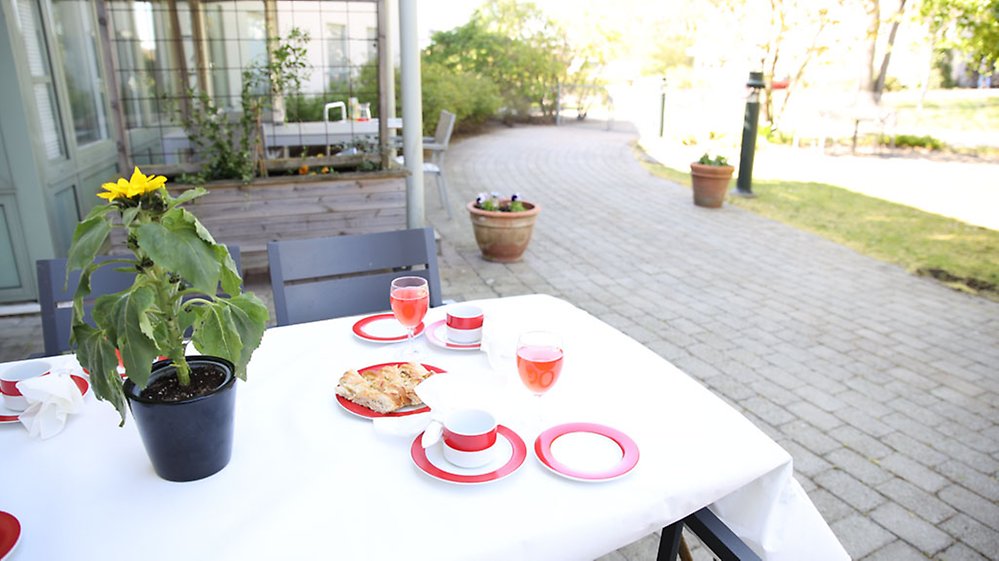 En skön plats i skuggan för lite svalkande dryck och fika en varm
sommardag.