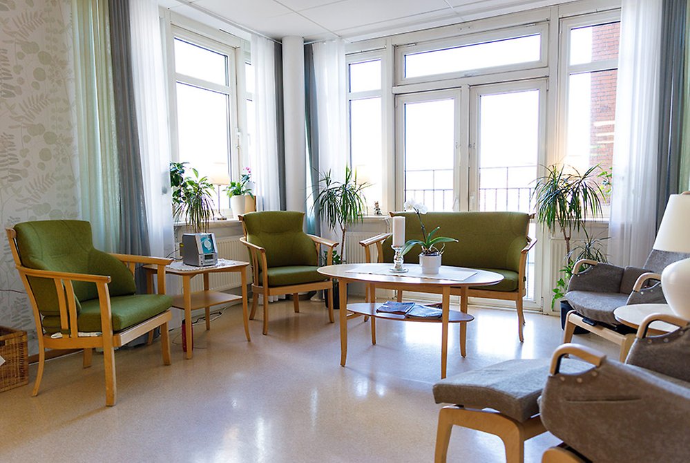 En solig hörna med mjuka fåtöljer gör plats för fina
samtal.
