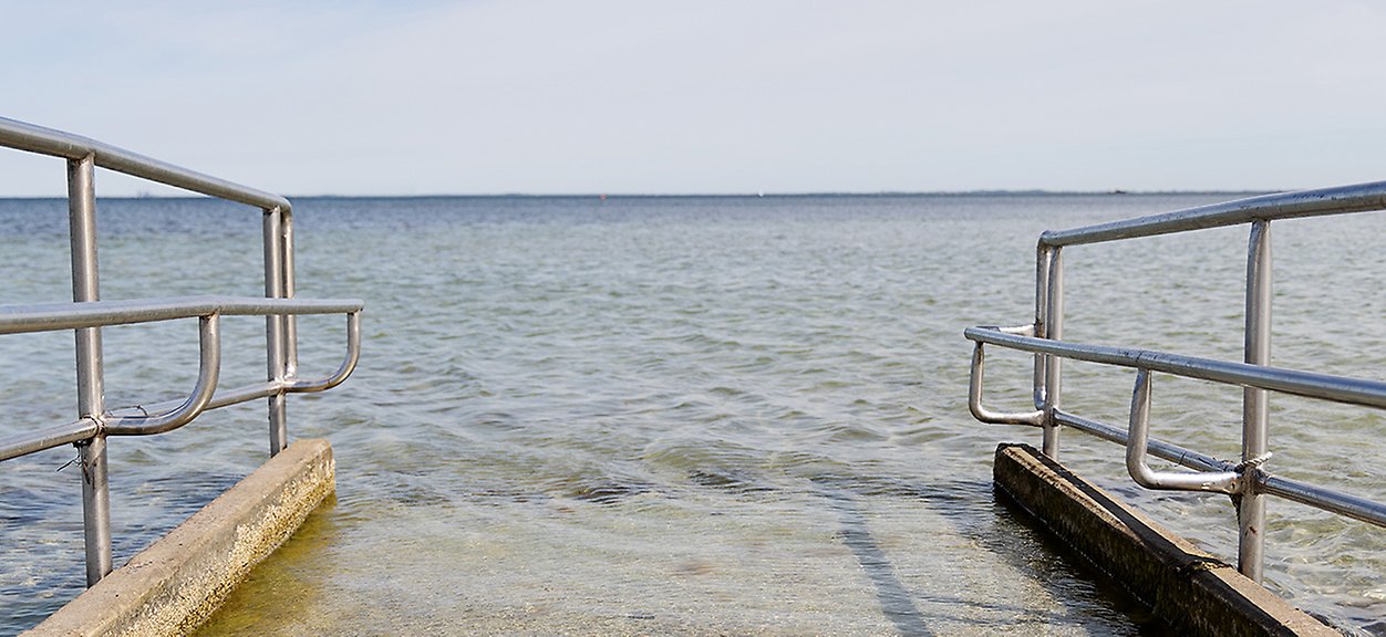 Den tillgänglighetsanpassade rampen vid Ribersborgsstranden. 