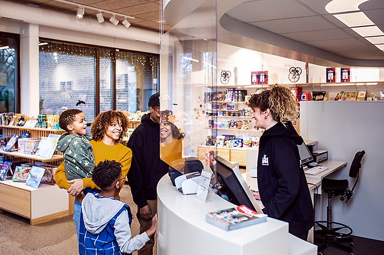 I biljettkassan får du hjälp att välja vilken biljett som passar dig och ditt sällskap. 