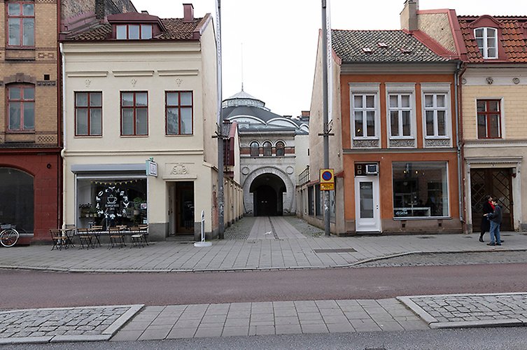 Husen är väl bevarade men den gamla bågen finns ej kvar.