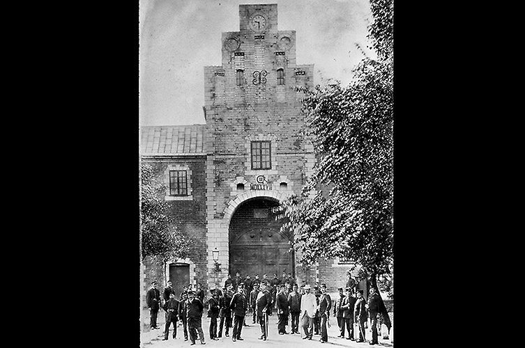 Äldre svartvitt fotografi av Slottet.