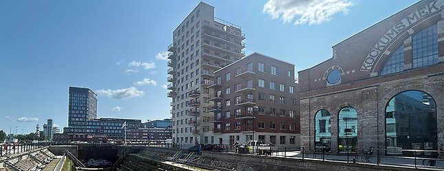 Vy över torrdockan i Varvsstaden en solig dag