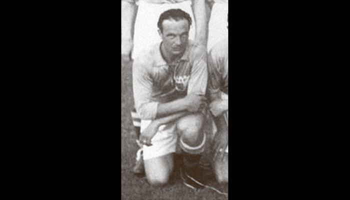 Fotbollsspelare som sitter på huk.