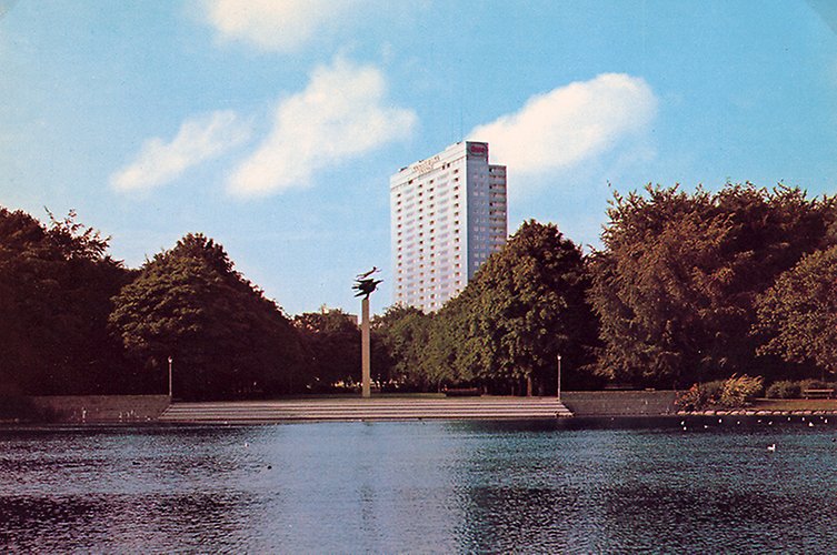 Kronprinen ligger precis bredvid Slottsparken i Centrala Malmö.