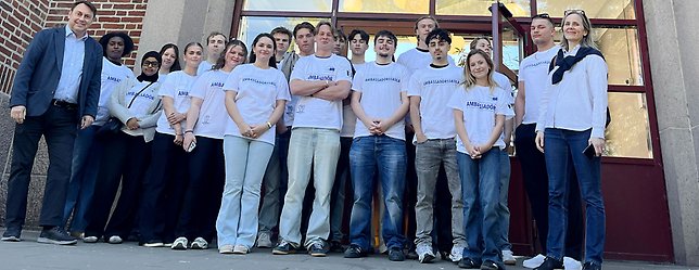 Elever och dess lärare som går Europakunskapskursen på BOrgarskolan