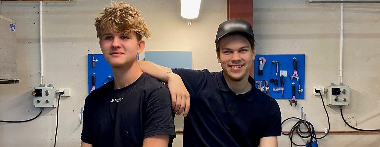 Sam och Oliver sitter i verkstaden