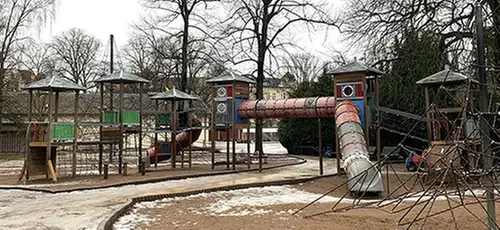 En lekplats i Folkets Park i Malmö.