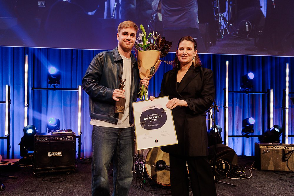 Truls Möregårdh och ordförande för fritidsnämnden Sanna Axelsson 